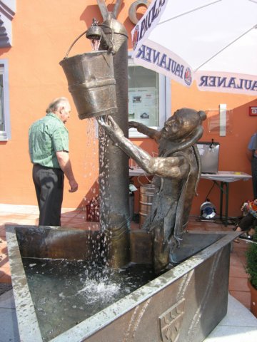 Narrenbrunnen in Teisbach (Bronze, erhielt den Paulaner Brunnenpreis 2003)